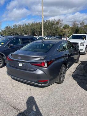 2019 Lexus ES 300h Base