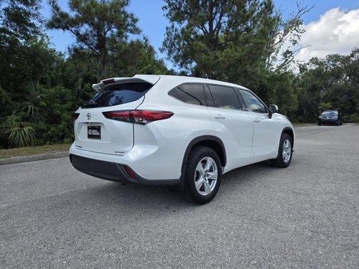 2022 Toyota Highlander LE