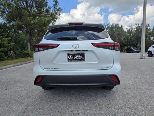 2022 Toyota Highlander LE