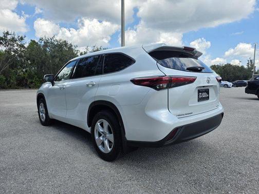 2022 Toyota Highlander LE