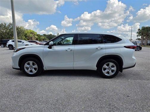 2022 Toyota Highlander LE