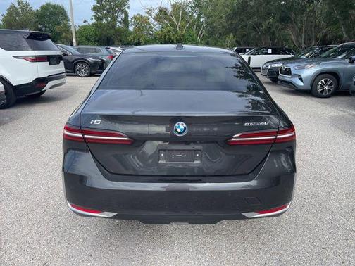 Dark Graphite Metallic 2024 BMW i5 eDrive40