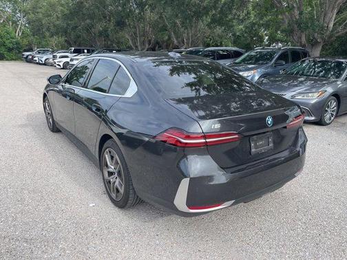 Dark Graphite Metallic 2024 BMW i5 eDrive40