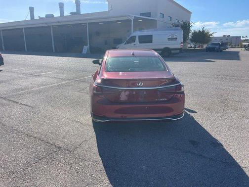 2020 Lexus ES 300h Base