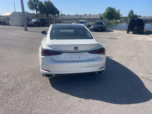 2022 Lexus ES 350 Base