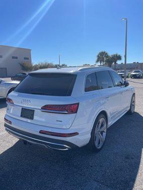 2021 Audi Q7 55 Prestige
