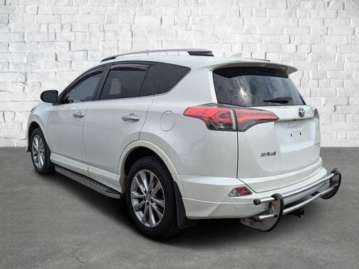 2017 Toyota RAV4 SE