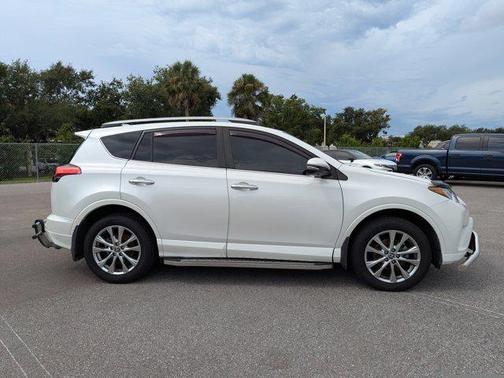 2017 Toyota RAV4 SE