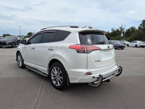 2017 Toyota RAV4 SE