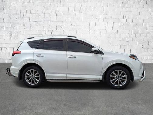 2017 Toyota RAV4 SE