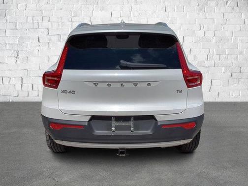 2022 Volvo XC40 T4 Momentum
