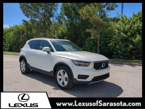 2022 Volvo XC40 T4 Momentum