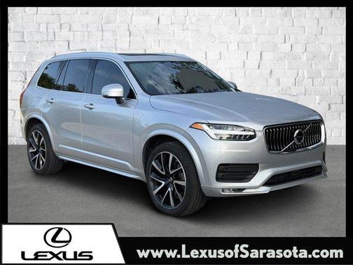 2022 Volvo XC90 T6 Momentum