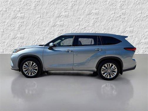 2023 Toyota Highlander Hybrid Platinum