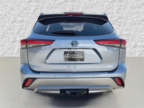 2023 Toyota Highlander Hybrid Platinum