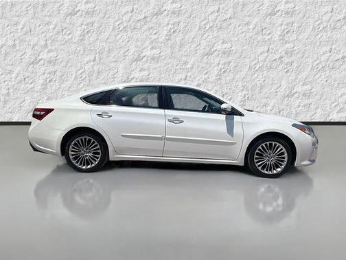 Blizzard Pearl 2017 Toyota Avalon Limited