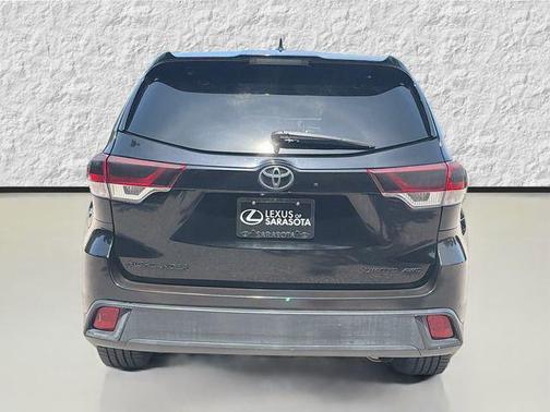Midnight Black Metallic 2019 Toyota Highlander Limited Platinum
