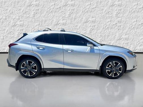 Iridium 2023 Lexus UX 250h Base