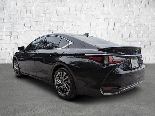 2024 Lexus ES 300h Luxury