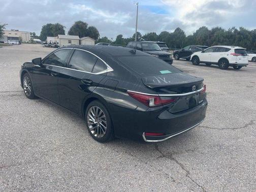 2024 Lexus ES 300h Luxury