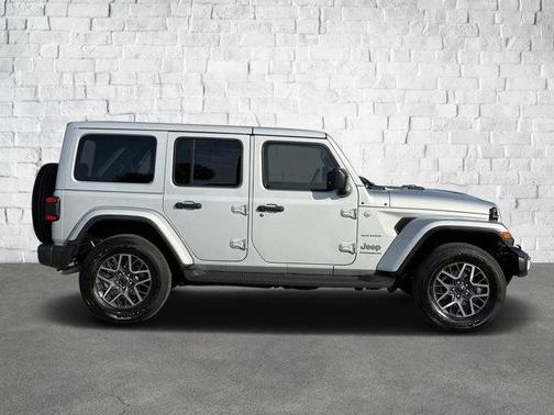 2024 Jeep Wrangler 4-Door Sahara 4x4