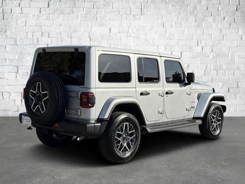 2024 Jeep Wrangler 4-Door Sahara 4x4