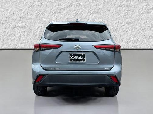 Moon Dust 2022 Toyota Highlander XLE