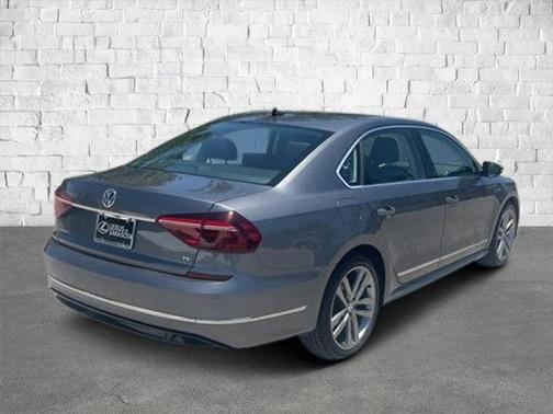 2017 Volkswagen Passat 1.8T R-Line w/Comfort