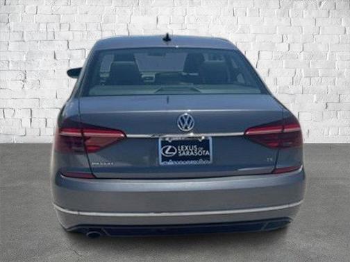 2017 Volkswagen Passat 1.8T R-Line w/Comfort