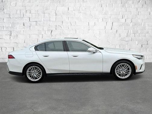 2024 BMW 530 i