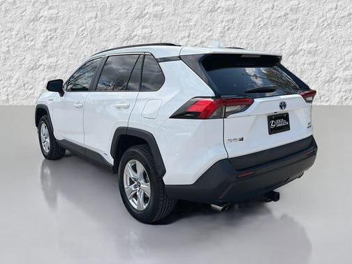 2021 Toyota RAV4 Hybrid XLE
