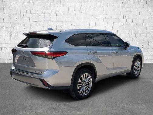 2023 Toyota Highlander Platinum