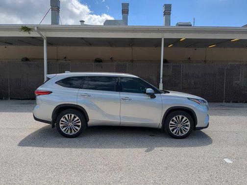 2023 Toyota Highlander Platinum
