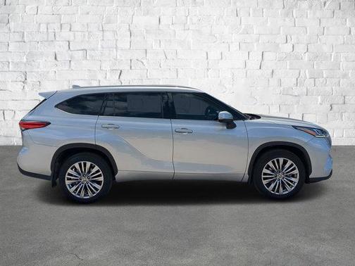 2023 Toyota Highlander Platinum