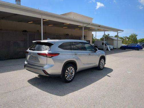 2023 Toyota Highlander Platinum