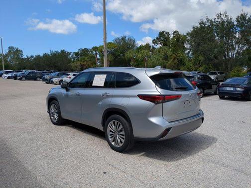 2023 Toyota Highlander Platinum