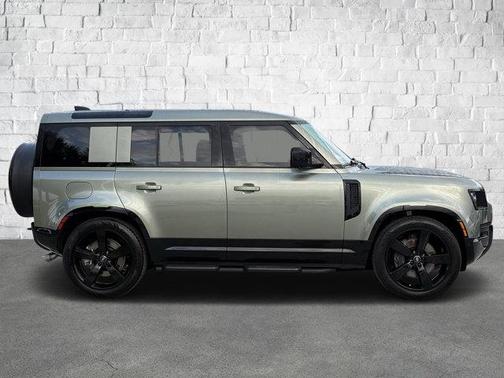 2025 Land Rover Defender 110 P500 X-Dynamic SE