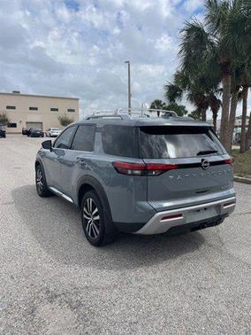 2024 Nissan Pathfinder Platinum FWD