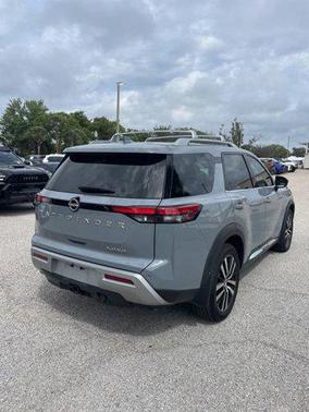 2024 Nissan Pathfinder Platinum FWD