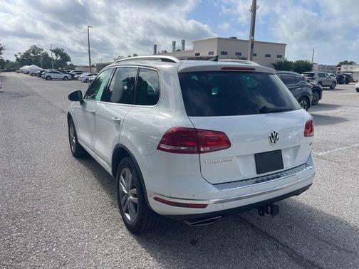 Pure White 2016 Volkswagen Touareg TDI Lux