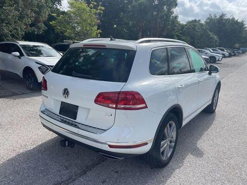 Pure White 2016 Volkswagen Touareg TDI Lux