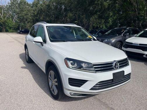 Pure White 2016 Volkswagen Touareg TDI Lux