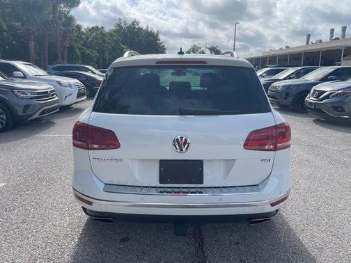 Pure White 2016 Volkswagen Touareg TDI Lux