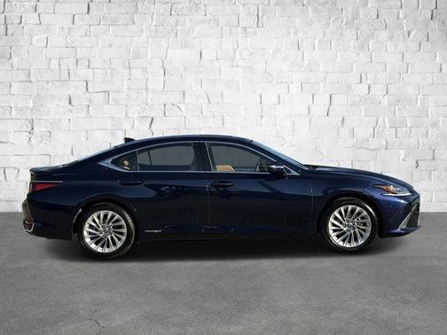 2019 Lexus ES 300h Luxury