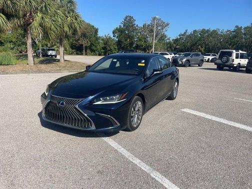 2019 Lexus ES 300h Luxury