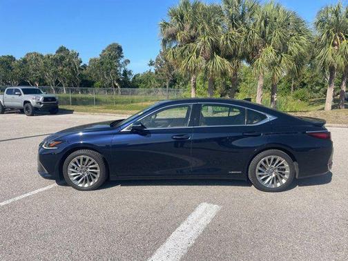 2019 Lexus ES 300h Luxury