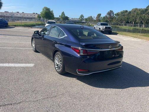 2019 Lexus ES 300h Luxury