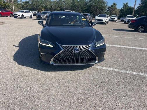 2019 Lexus ES 300h Luxury