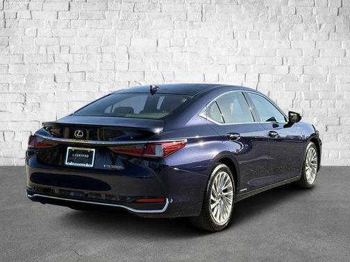 2019 Lexus ES 300h Luxury