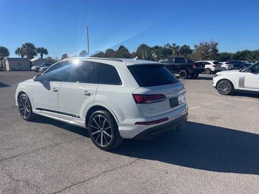 2021 Audi Q7 55 Premium Plus